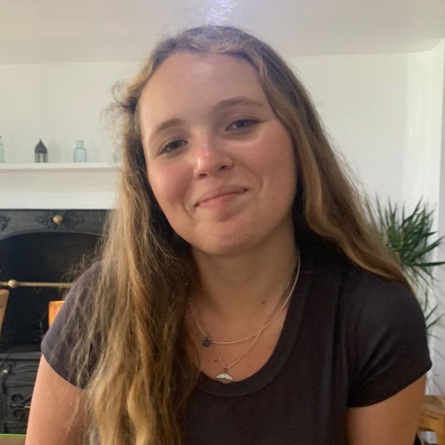 We are female professionals looking for two r... Main Photo