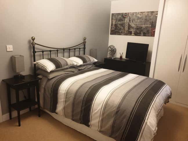 Large double room - furnished - bills included Main Photo