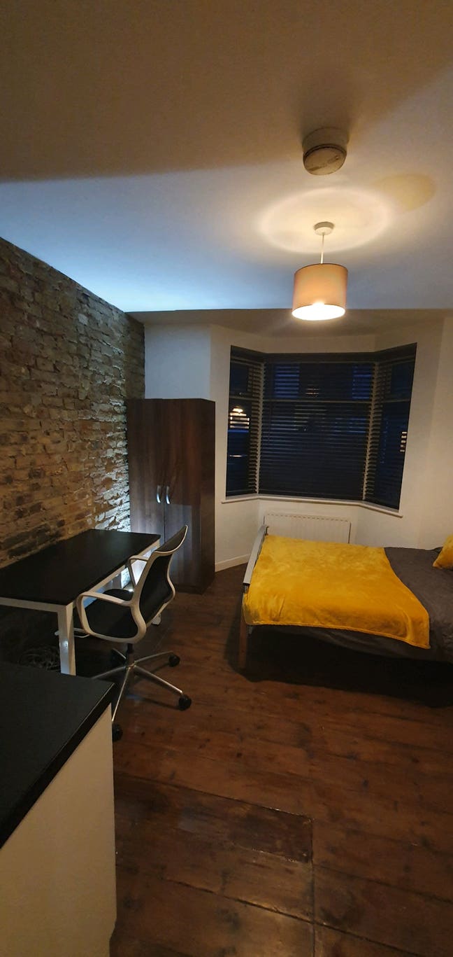 Studio Flat With-in A HMO, Kitchenette & En-Suite  Main Photo
