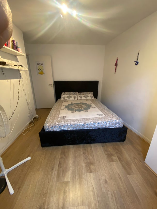 Double room with separate bathroom in Central Main Photo
