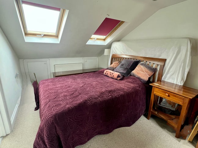 Furnished, double, en-suite room Main Photo