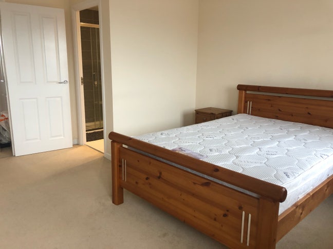 Ed suite double bedroom in Charlton Hayes Main Photo
