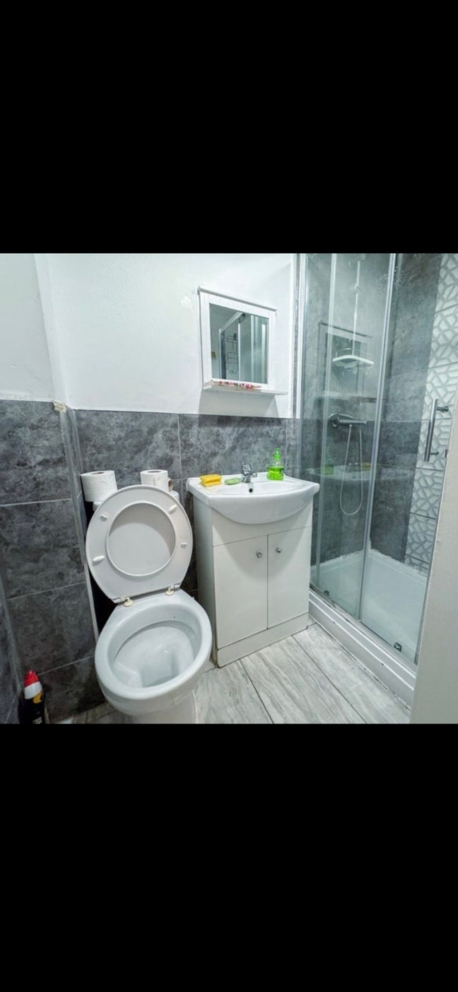 Double room available in Canning Town/ Custom hous Main Photo