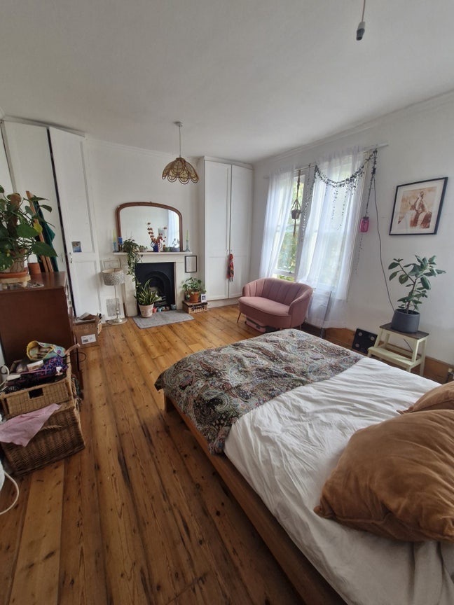 Large bright Double room Main Photo
