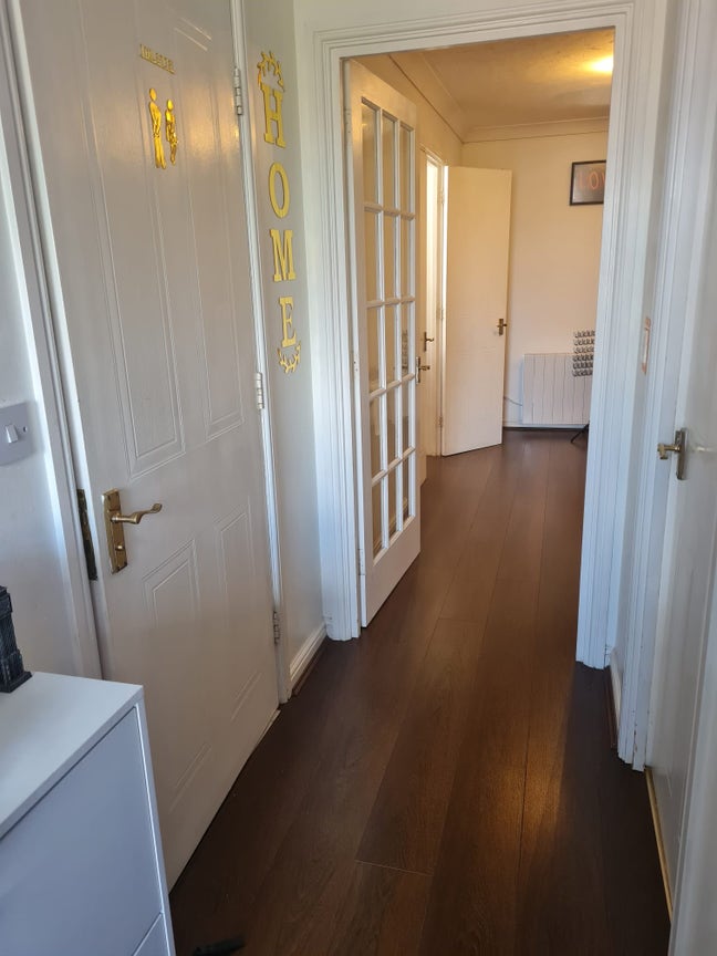 Clean room in a Flat to let Main Photo