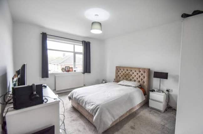 Room available. Manchester near NMGH Main Photo
