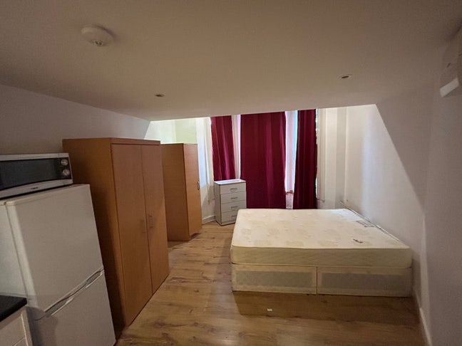 🛏️ Studio Flat to Let in- Harlesden  Main Photo