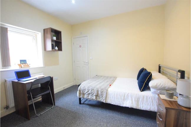Large double bedroom(s) to rent Main Photo