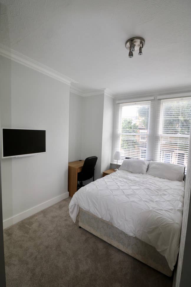 133 | Large Room | Female House Bills Inc Main Photo