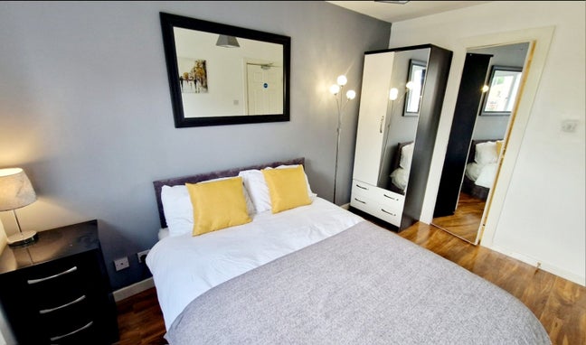 *Furnished Luxury Rooms Available* Bills included* Main Photo