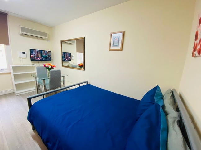 Double Studio Flat in South Kensington SW7 Main Photo