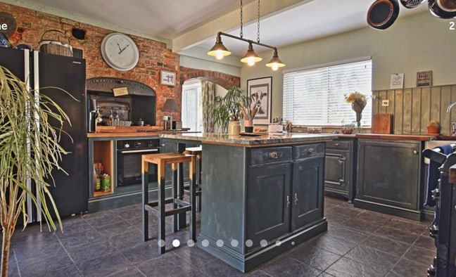 Single room in large 4 bed Victorian house. Main Photo