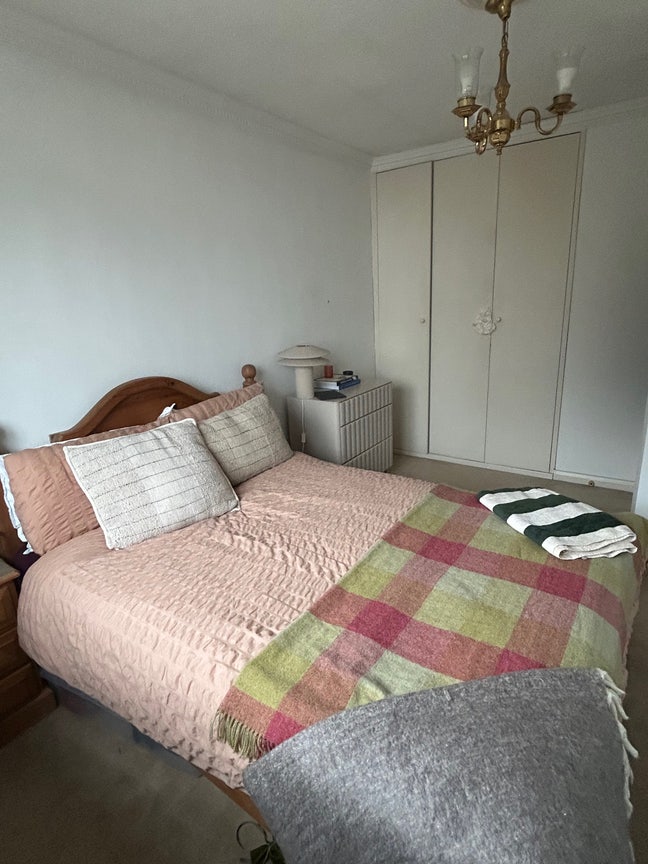 SW11 Professional House Share. Own office. Garden Main Photo