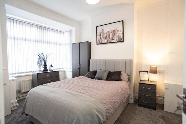 🏡 Newly Refurbished 4-Bed All-En-Suite House Main Photo