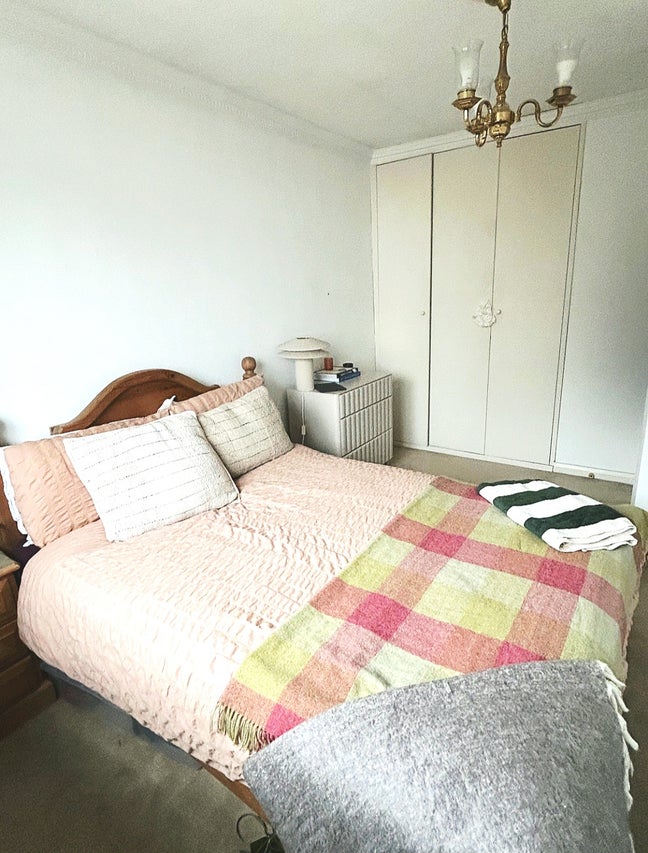 SW11 Professional House Share. Own office. Garden Main Photo