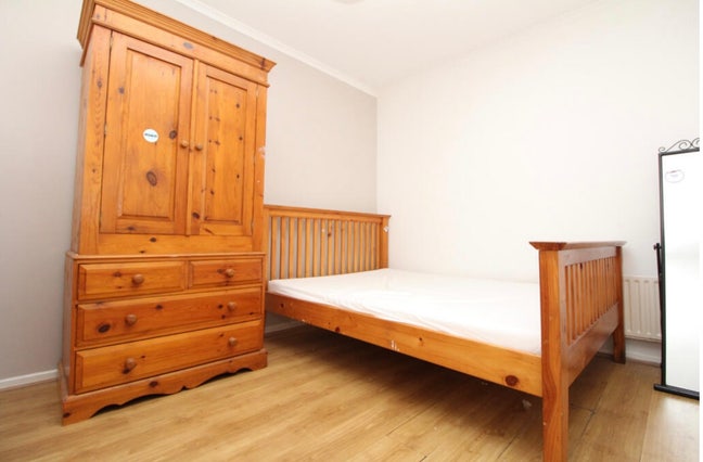 Spacious Double Bedroom to Let Main Photo