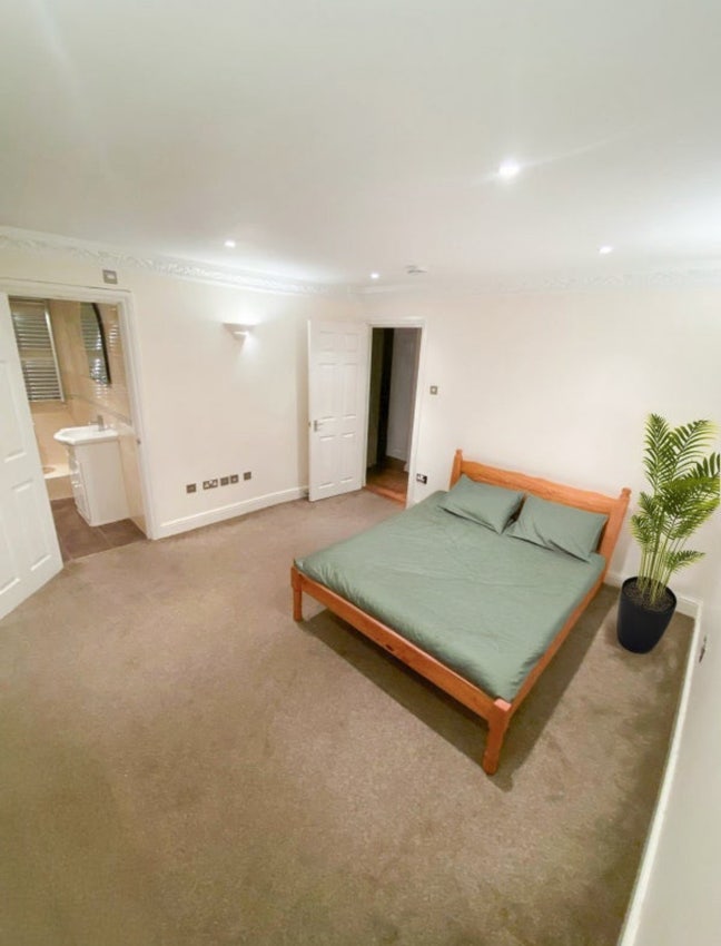 2 Double Room in Greenwich 🍒 Couples are Welcome  Main Photo