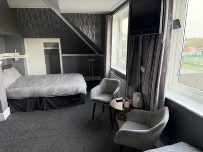 No Deposit Required  Sea Front  En-Suite Bedrooms  Main Photo