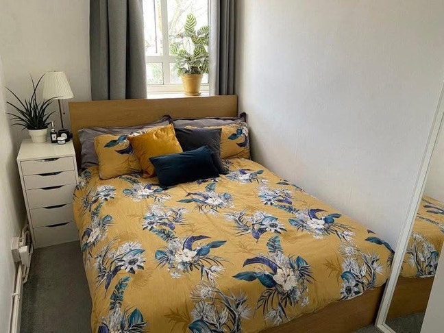 Double room available in a friendly 3-bedroom flat Main Photo