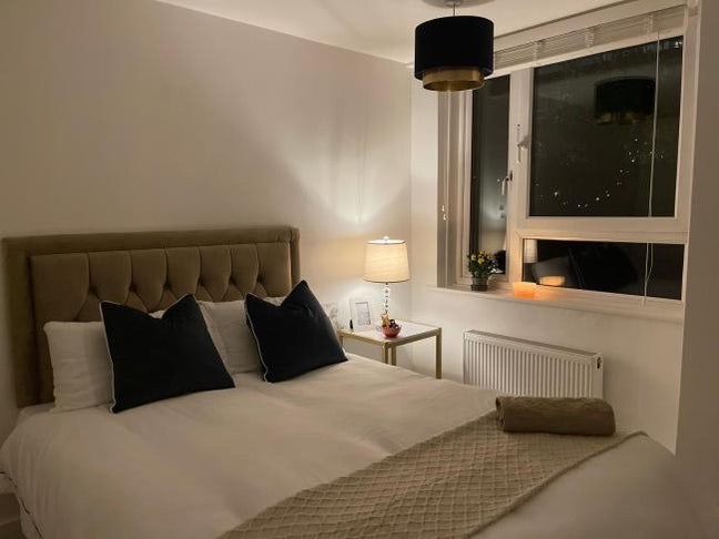Beautiful double Room for Rent in Central Ealing  Main Photo