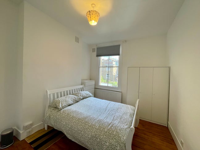 Large Room in Converted Victorian House w/ Garden Main Photo