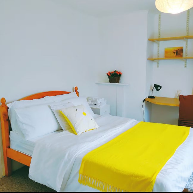 Spacious En-suit Room in town center Main Photo