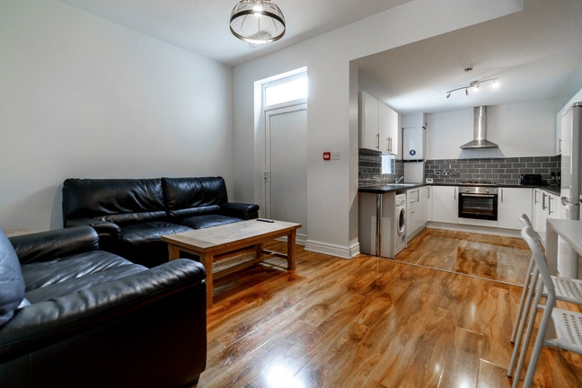 6 Rooms Available in a 6 Bed House Main Photo