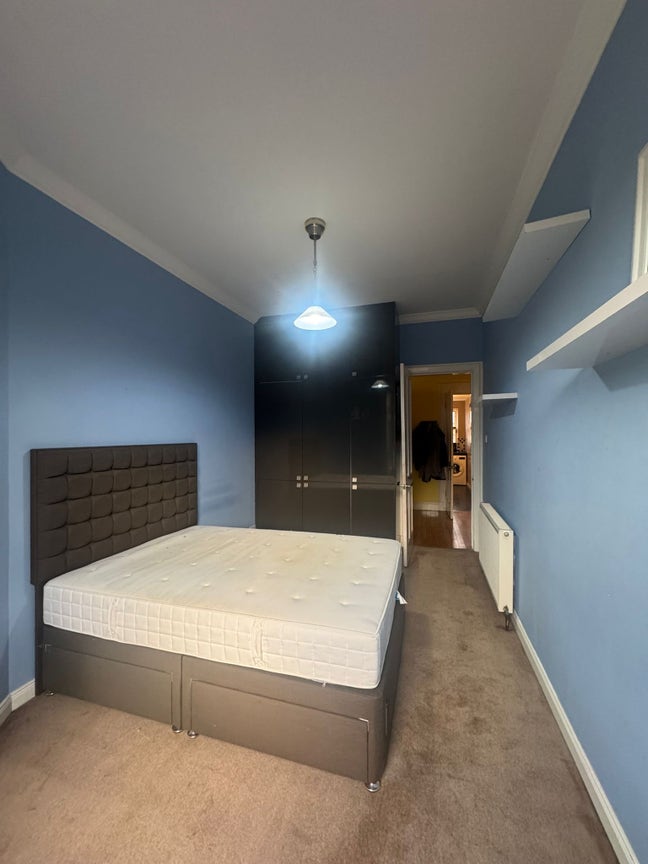 Bright Double Room to let in Dennistoun Main Photo