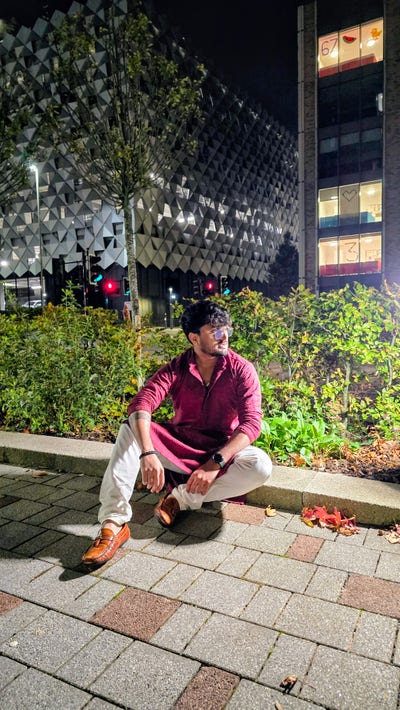 I am a professional male aged 28. I am lookin... Main Photo
