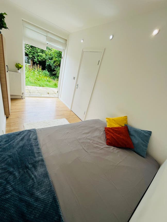 Room With Private Garden - All Bills Inc Main Photo