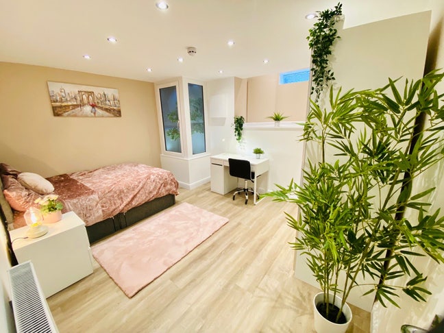Designer Central 8 Bed Withington House Main Photo