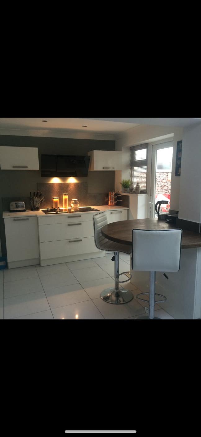 Clean and tidy room to rent in Plympton Main Photo