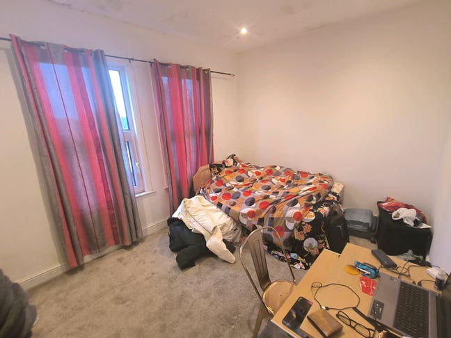 A double bedroom in Ilford city centre. Main Photo