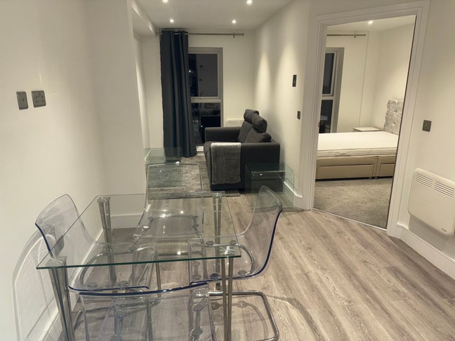 Stunning 1 bedroom flat in Camberley Town centre  Main Photo