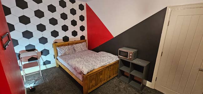 Double room in a shared house  Main Photo