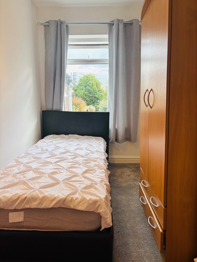 Single Room available immediately  Main Photo