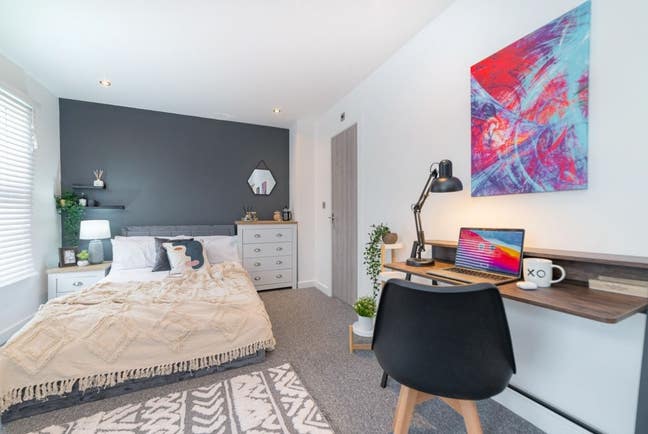 Charming Double Ensuite Room in Watford WD17 Main Photo