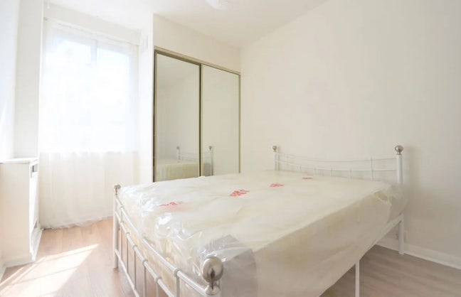 Double bed in 2b Flat - Signing asap Main Photo