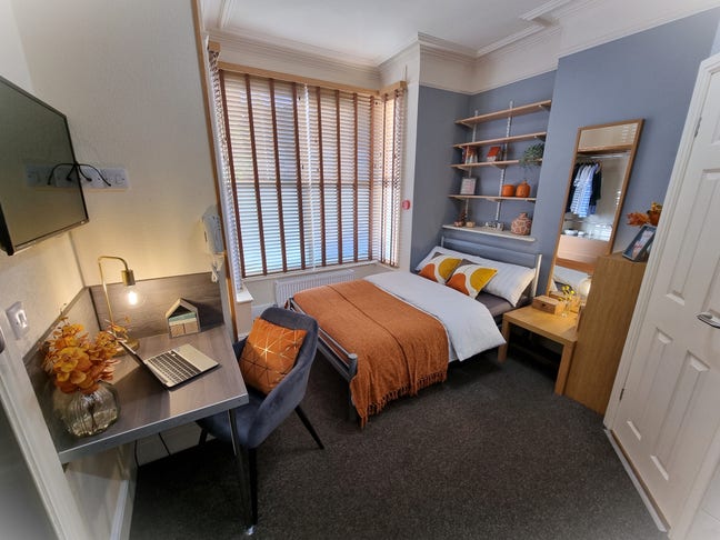 Avail June / July 2026  Bills Inc Studio LN1  Main Photo