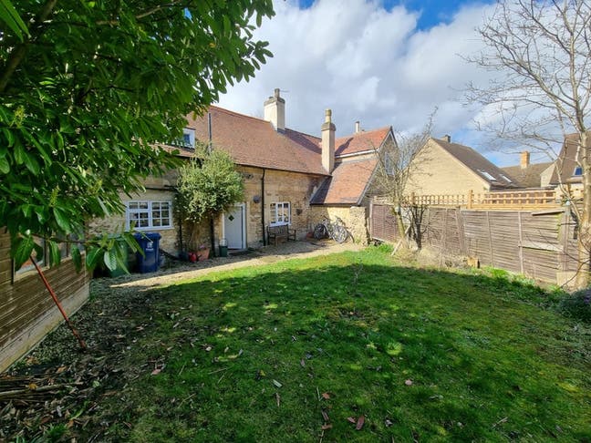 Cottage house with 2 bedrooms and fully furnished Main Photo