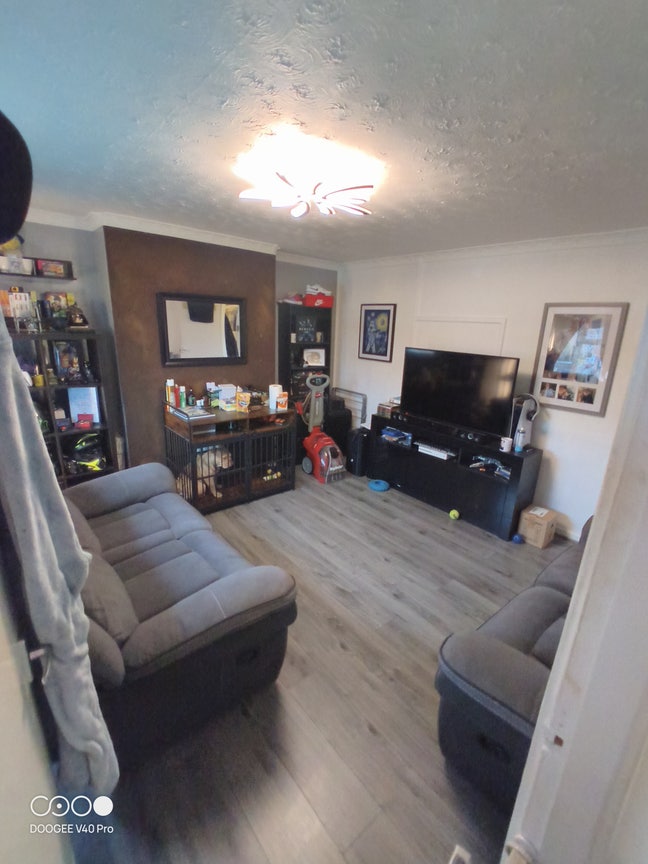 Lgbt friendly household looking for housemate Main Photo