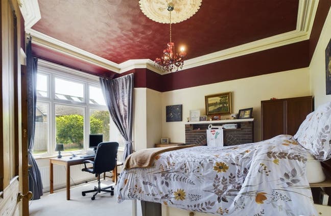 Large double with en-suite opposite Margate beach Main Photo