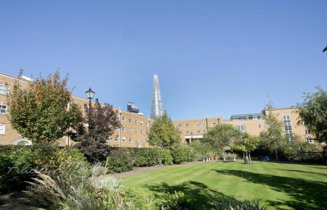 2 Bedroom Flat, Leathermarket Court Main Photo