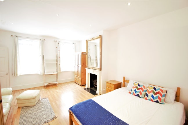 5 Rooms in Chiswick Available with All Bills Main Photo