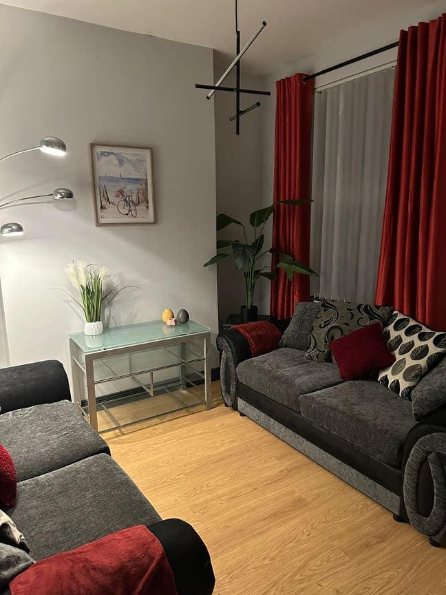 ** Rooms Close to Queens University ** Main Photo