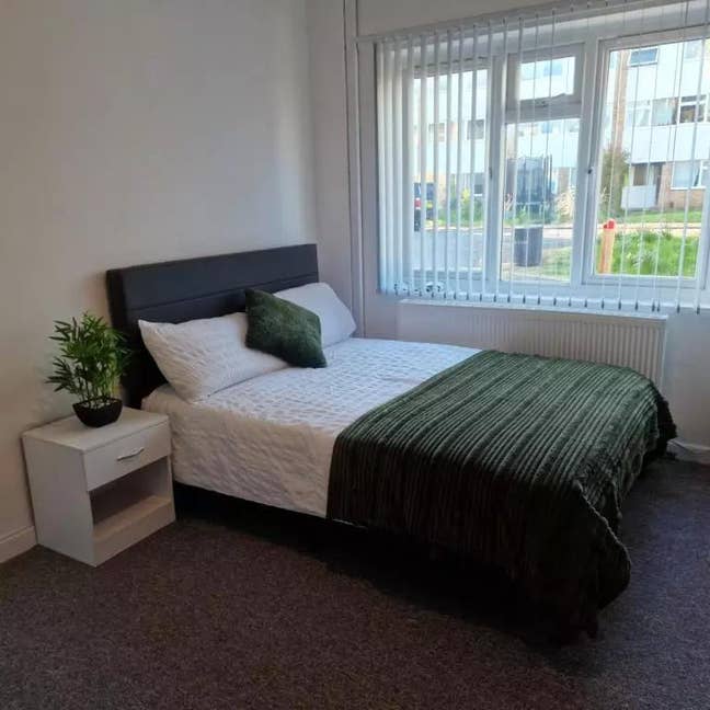 Rooms Are Available in Salford Main Photo