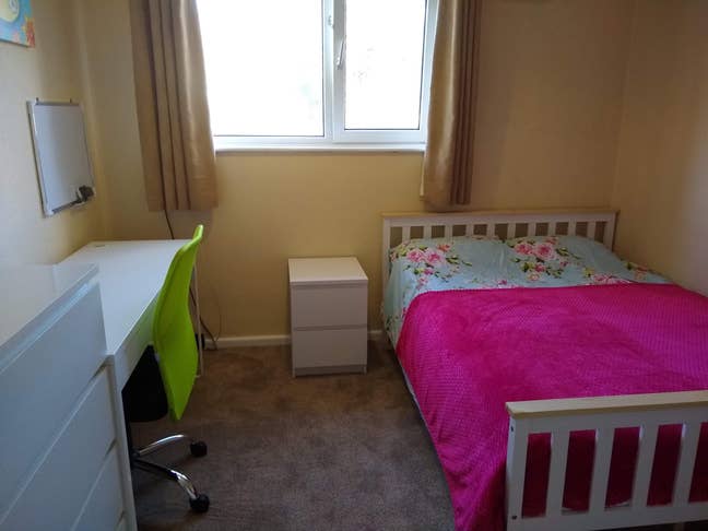 Double room close to city centre.  Bills included Main Photo