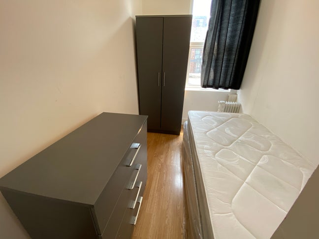 Cozy Room * 5 Min Walk Willesden Green Station Main Photo