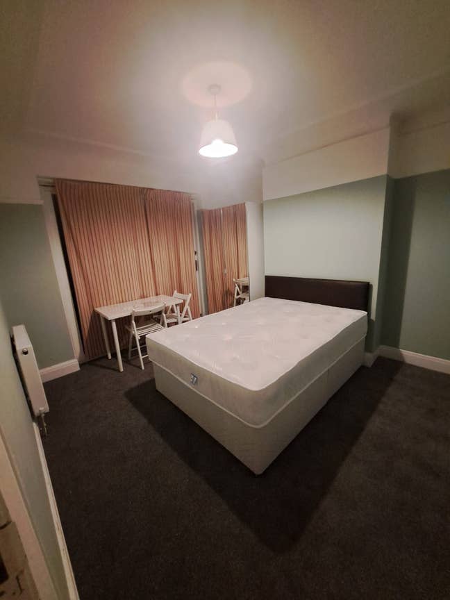 Multiple double and single rooms Main Photo