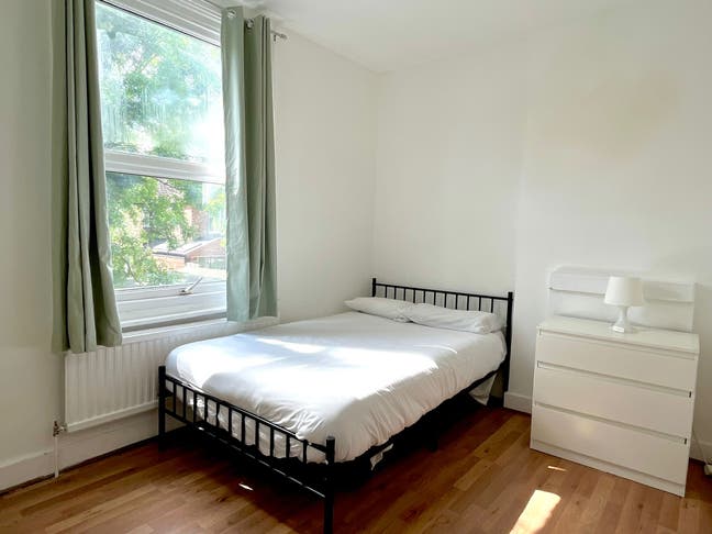+ Great Room + Private Living! Tunrpike Lane Main Photo